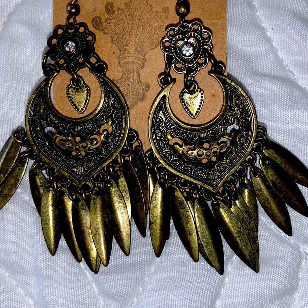 Beautiful western style inspired dangle earrings.
